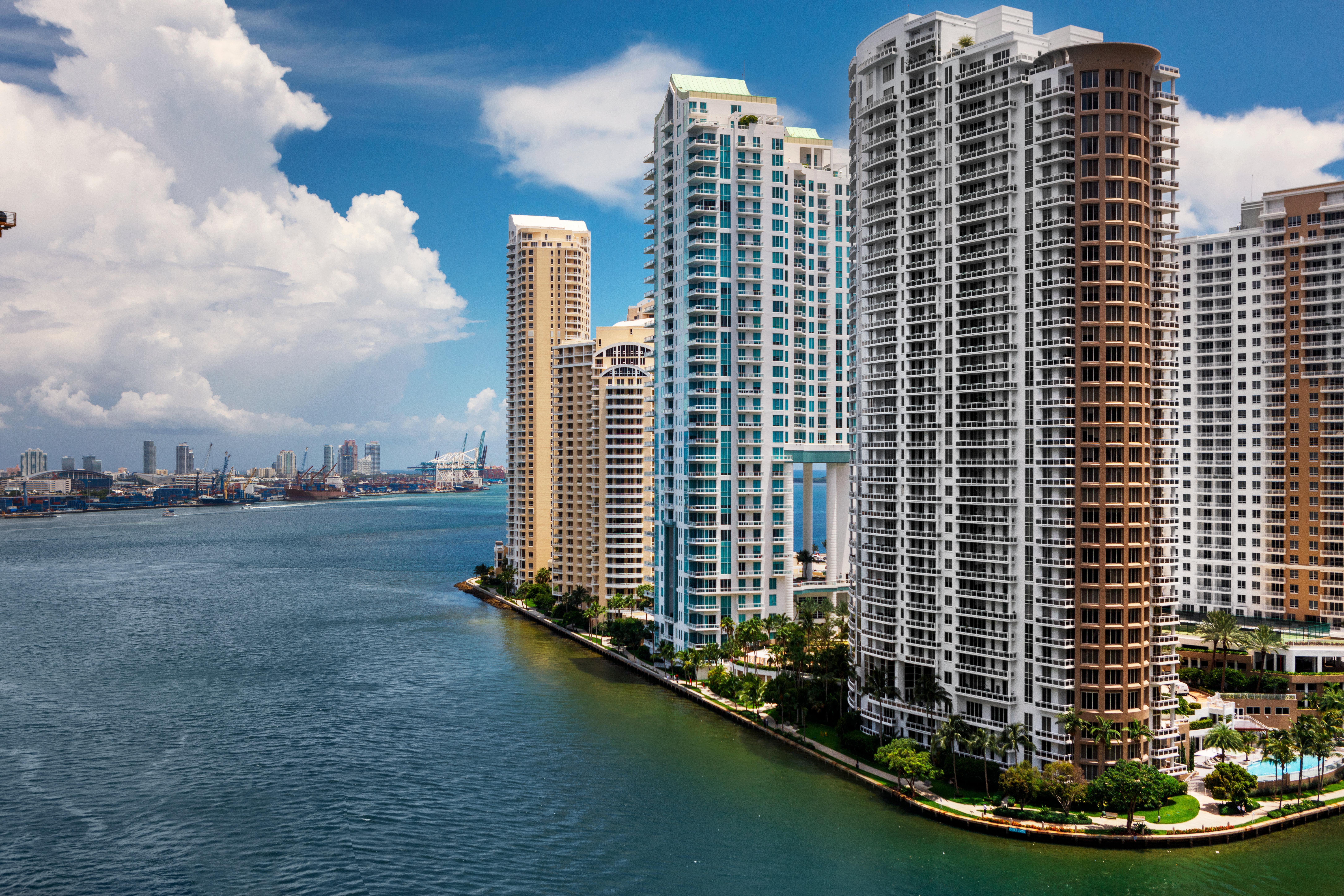 キンプトン エピック ホテル マイアミ エクステリア 写真 Brickell on the River