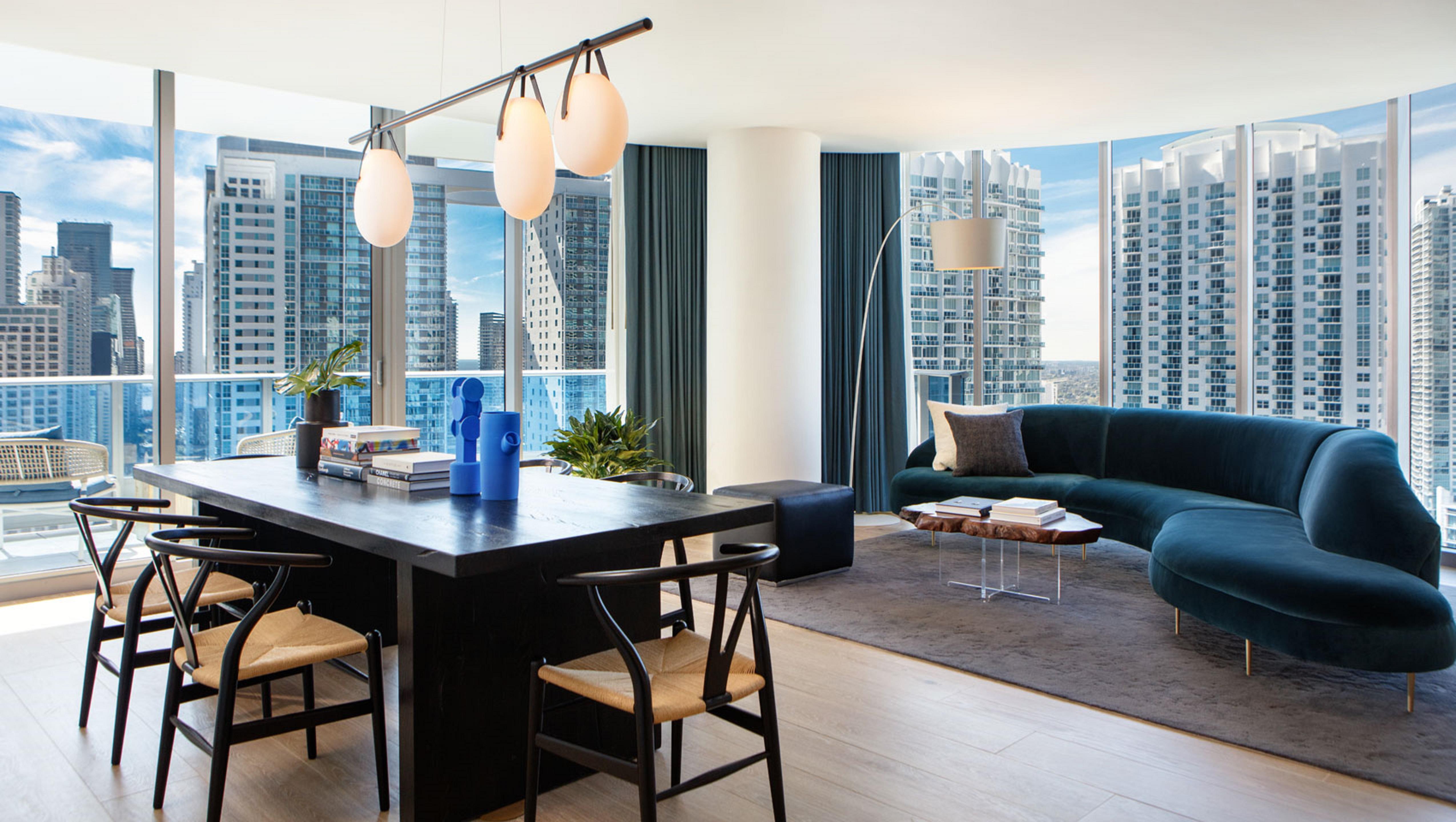 キンプトン エピック ホテル マイアミ エクステリア 写真 A living room at the Ritz-Carlton, South Beach