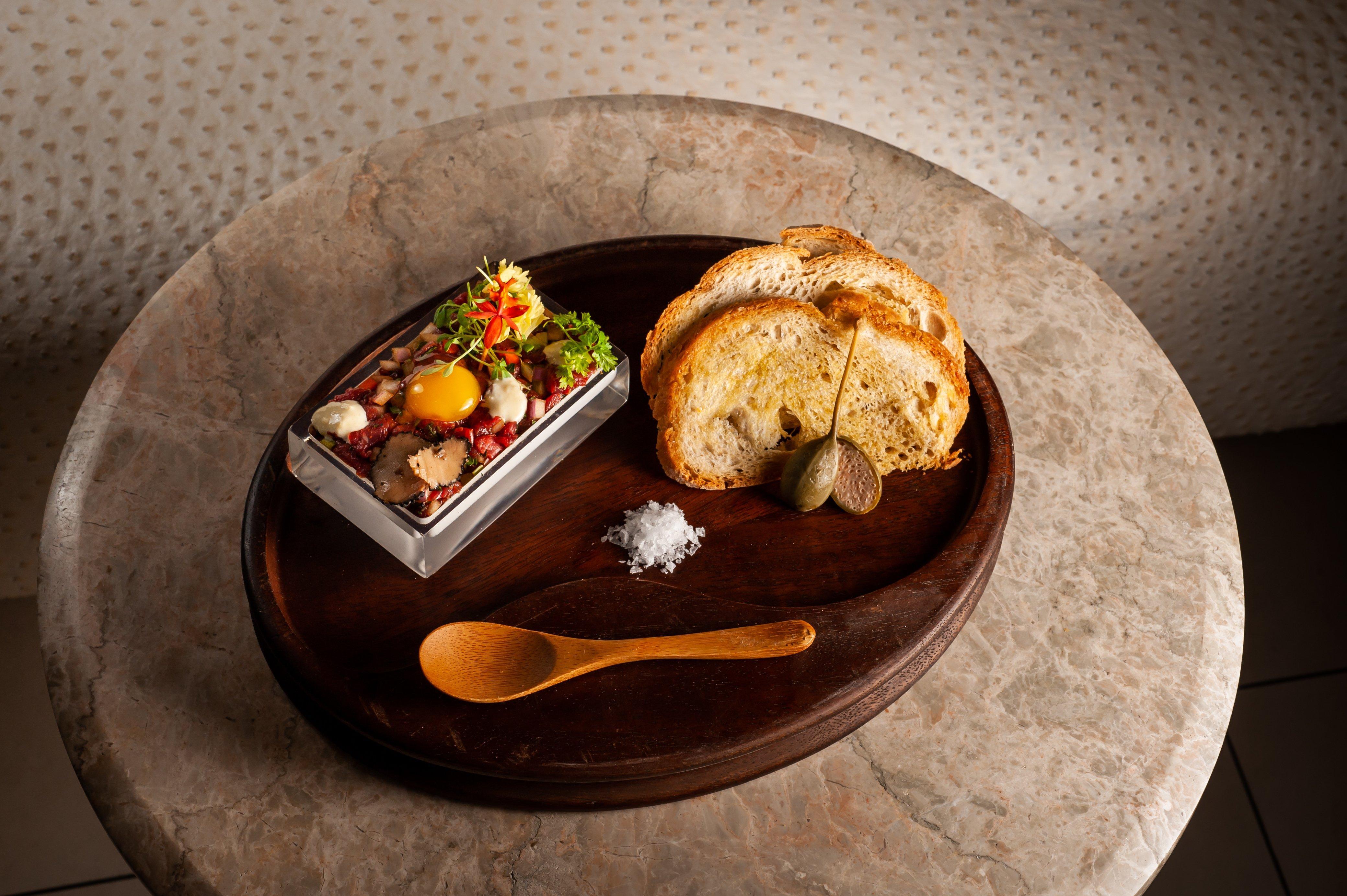 キンプトン エピック ホテル マイアミ エクステリア 写真 A typical tapas plate
