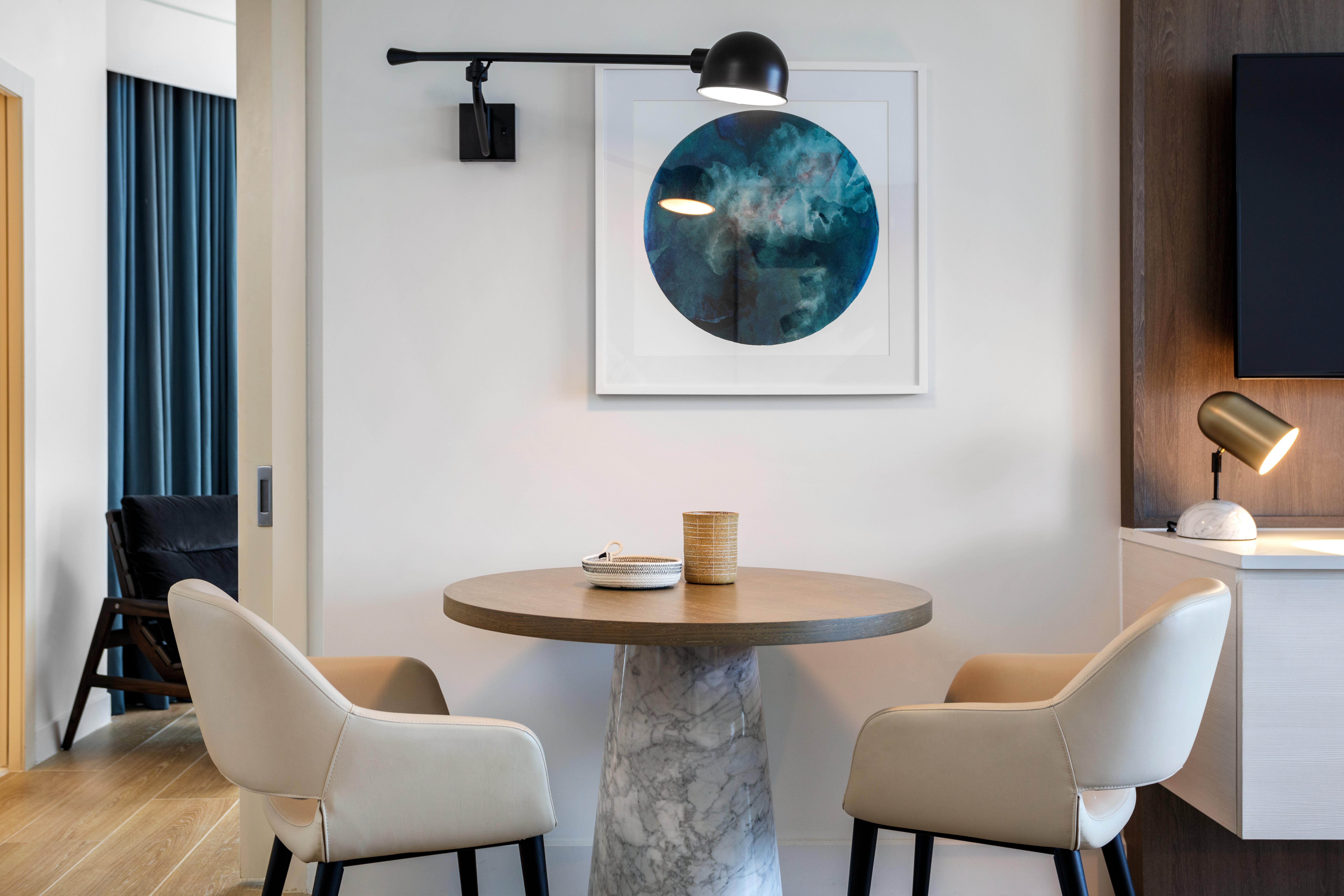 キンプトン エピック ホテル マイアミ エクステリア 写真 A wall-mounted light